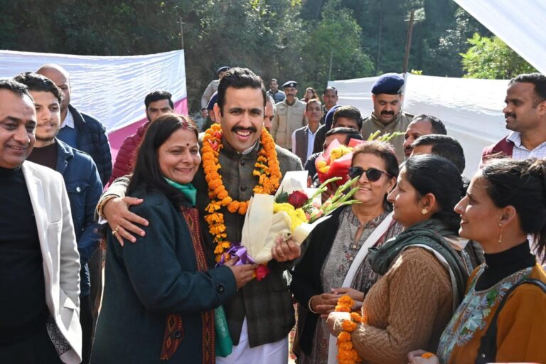 विक्रमादित्य सिंह ने चलहोग में 1.14 करोड़ से बने नए पंचायत घर का किया लोकार्पण