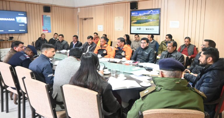 मंडी : उपायुक्त अपूर्व देवगन ने सुझाए सर्दियों में आग लगने की घटनाएं कम करने का उपाय