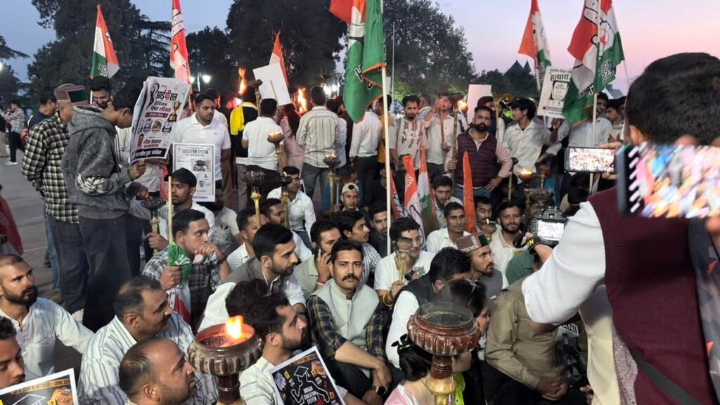 पेपर लीक, महंगाई और बेरोजगारी के खिलाफ शिमला में युवा कांग्रेस का विशाल मशाल जुलूस