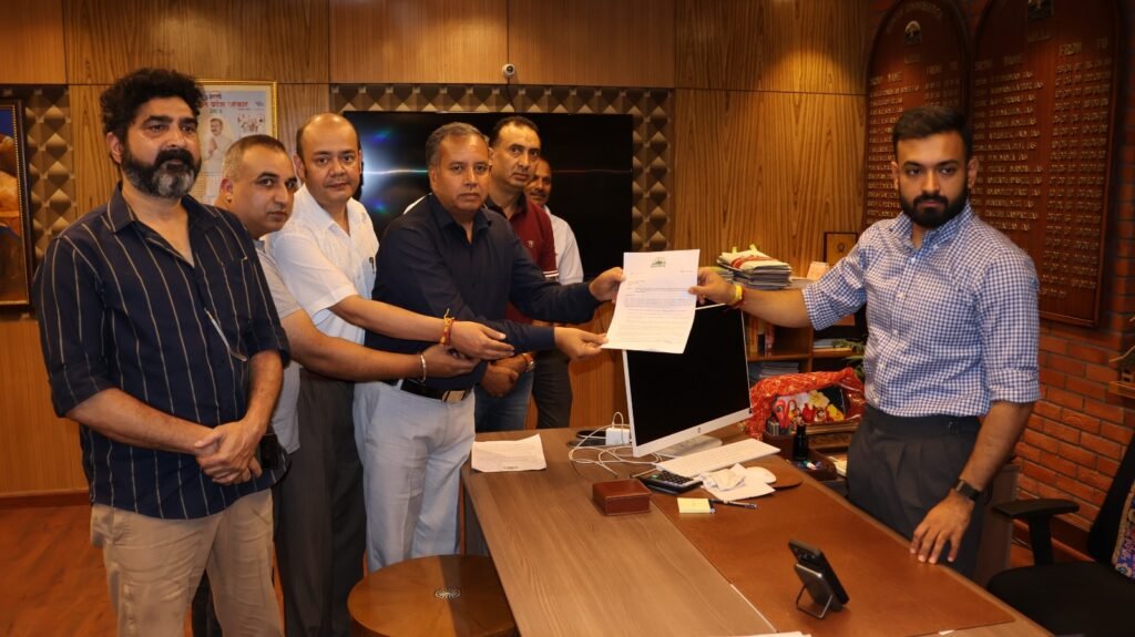 कुल्लू निवासियों ने मानसून में भूस्खलन रोकने के लिए तत्काल कार्रवाई की मांग की