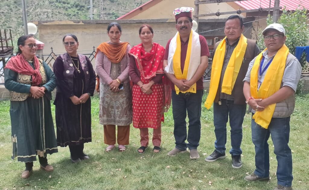 प्रेस क्लब की नई कार्यकारिणी का जिला परिषद अध्यक्ष ने किया स्वागत; मिठाई बांट जताई खुशी
