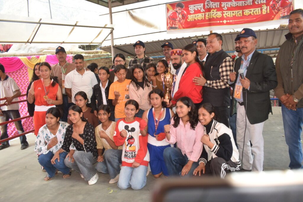 उपायुक्त डॉ. अमित कुमार शर्मा ने किया मुक्केबाजी प्रतियोगिता का समापन, विजेताओं को मेडल पहनाकर किया सम्मानित
